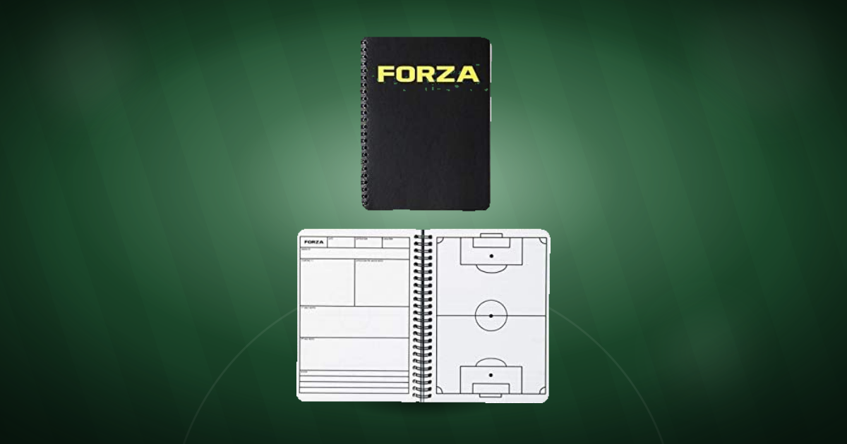 Cuadernos para entrenador de fútbol. Cuaderno de entrenador FORZA en el campo